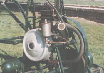 Close up of 18" Atco Standard, showing Senspray carburettor and Villiers 147cc two-stroke engine.